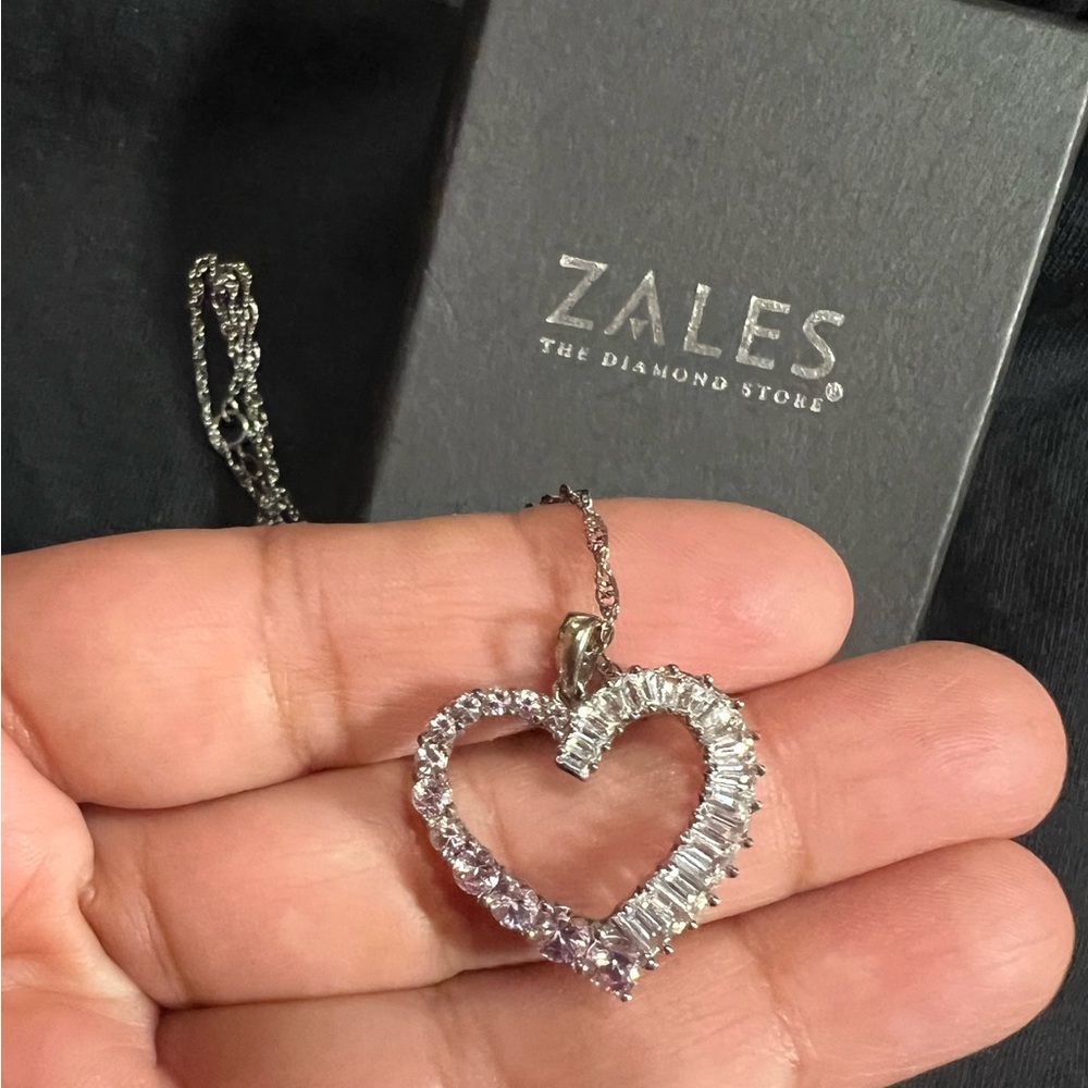 Zales Heart pendant with chain